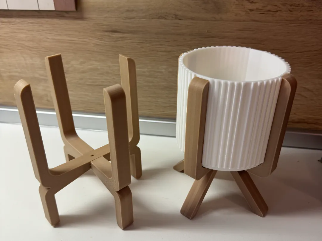 Ayaklı Çizgili Saksı – 3D Baskı Bej Standlı Dekoratif Saksı - Beyaz