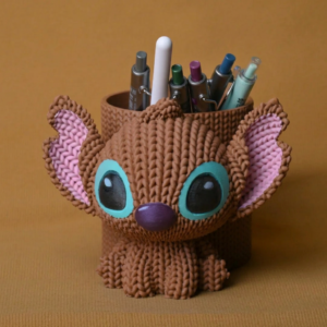 Knitted Kalemlik – 3D Baskı Sevimli Karakterli Masaüstü Kalem Organizeri-Kahverengi