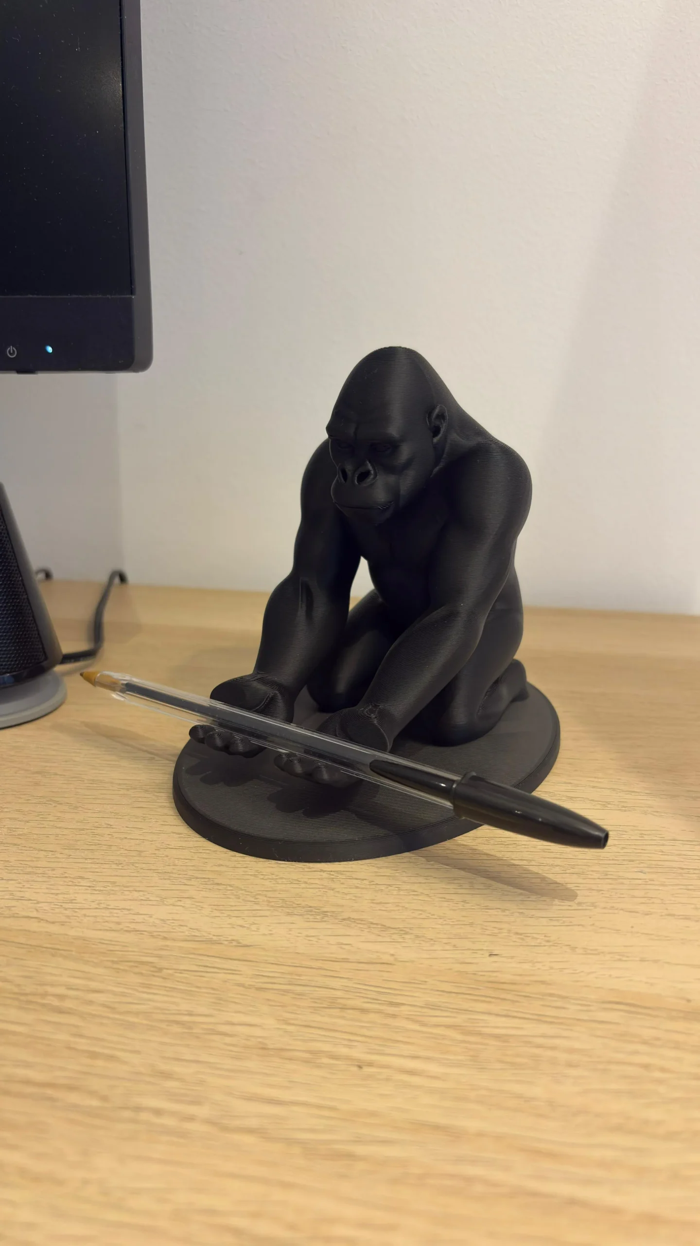 Goril Telefon Tutucu – 3D Baskı Kaslı Goril Masaüstü Telefon Standı-Siyah - Görsel 3