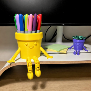 Hareketli Gülen Kalemlik – 3D Baskı Eklemli Masaüstü Organizer - Sarı