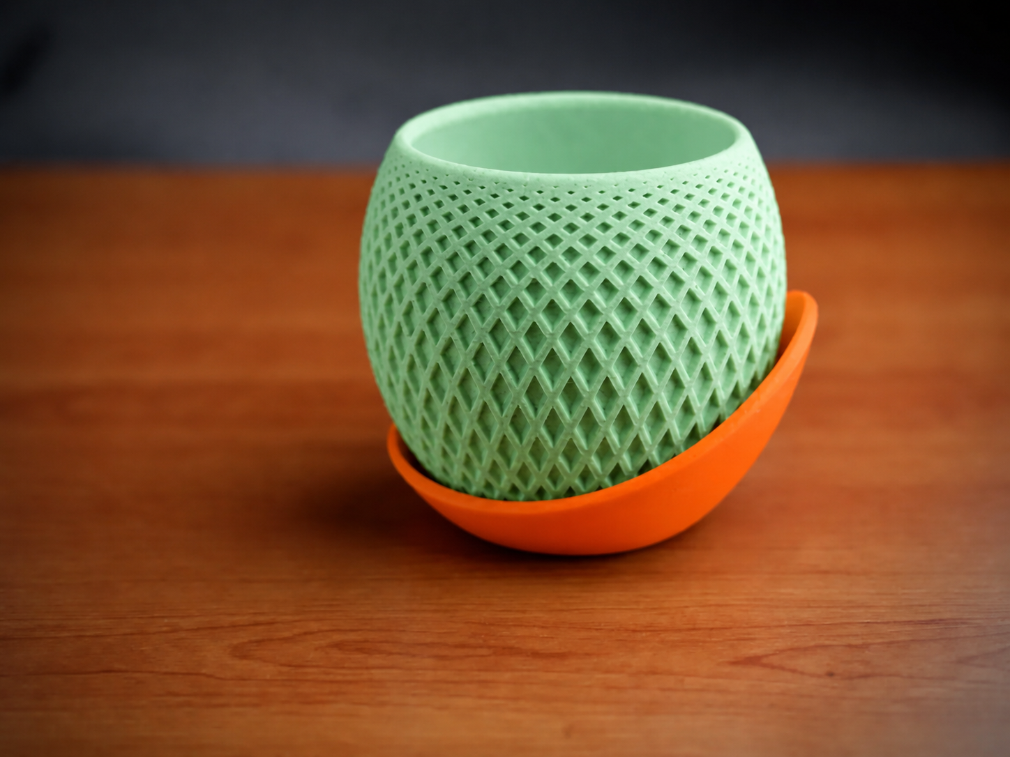 Küre Saksı – 3D Baskı Kafes Dokulu İki Parçalı Dekoratif Saksı - Mint-Turuncu