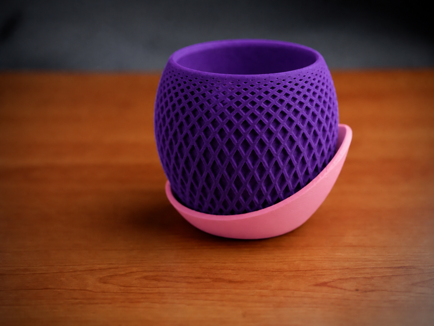 Küre Saksı – 3D Baskı Kafes Dokulu İki Parçalı Dekoratif Saksı - Mor-Pembe