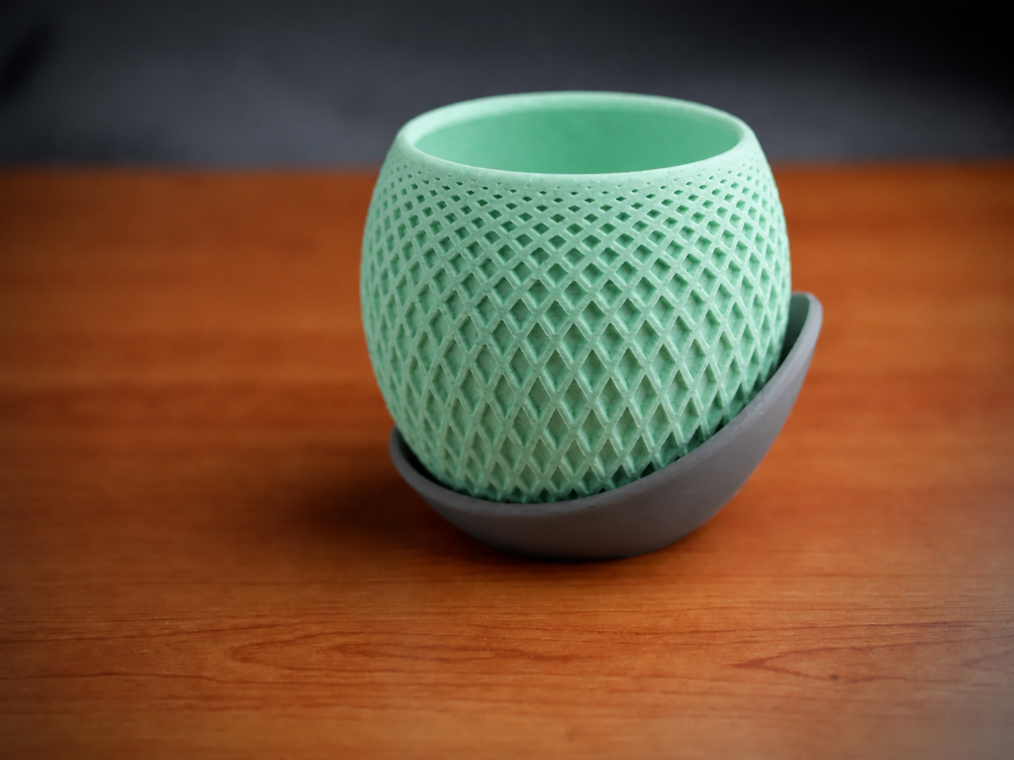 Küre Saksı – 3D Baskı Kafes Dokulu İki Parçalı Dekoratif Saksı - Mint-Gri