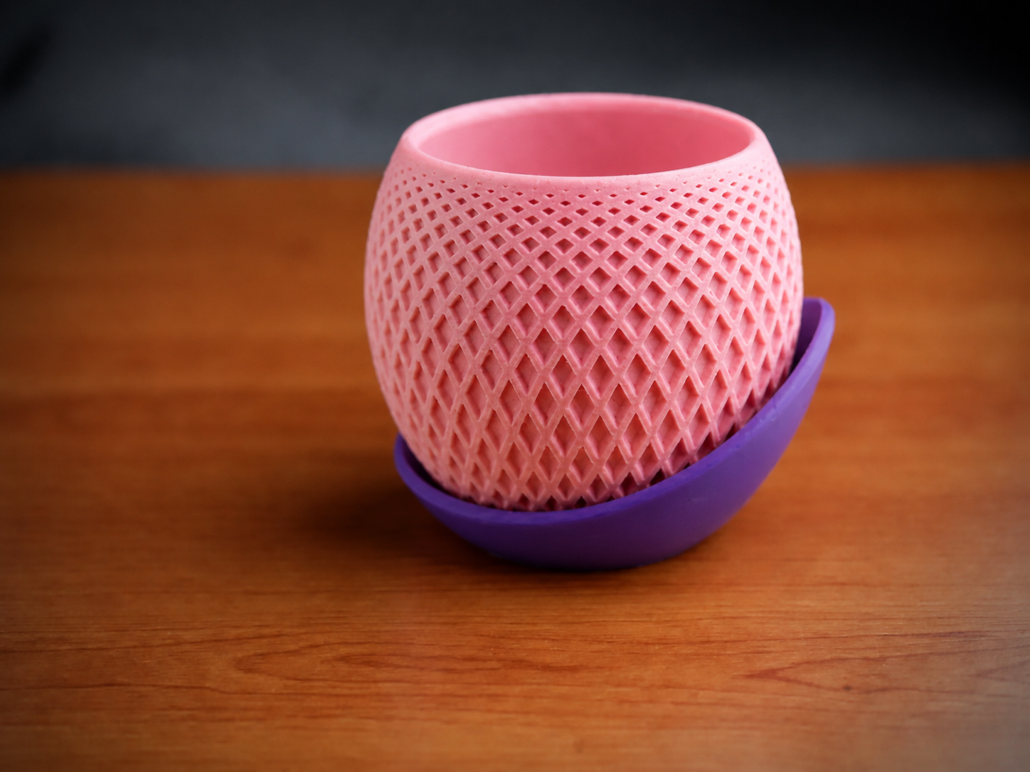Küre Saksı – 3D Baskı Kafes Dokulu İki Parçalı Dekoratif Saksı - Pembe-Mor