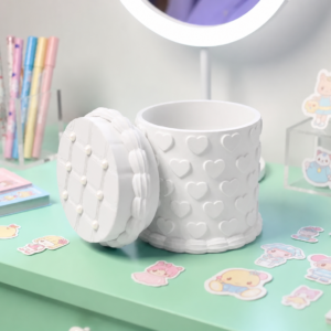 Kabartma Kalp Desenli Kapaklı Kalemlik – 3D Baskı Masaüstü Organizer - Beyaz