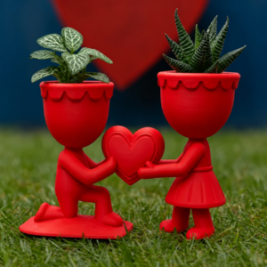 Aşk Saksısı – 3D Baskı Kalp Tutan Çift Figürlü Dekoratif Saksı - Kırmızı