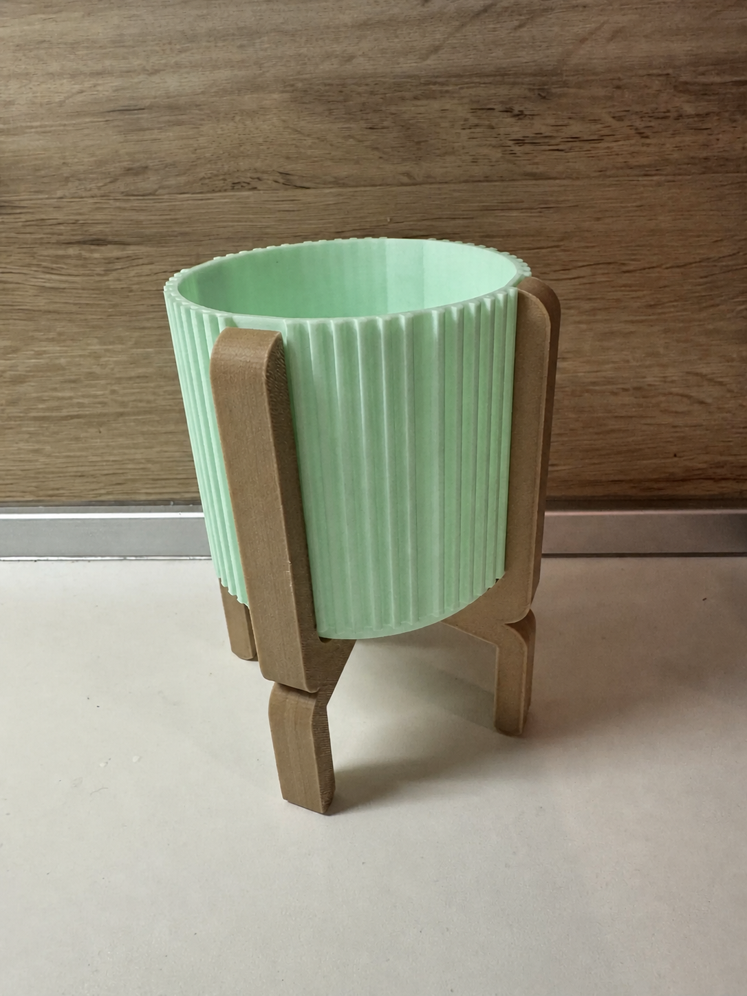 Ayaklı Çizgili Saksı – 3D Baskı Bej Standlı Dekoratif Saksı - Mint - Görsel 2