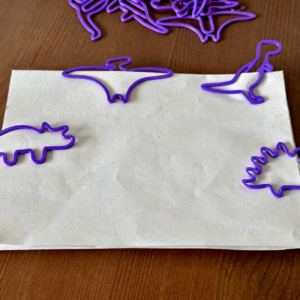 Dinozor Figürlü Kitap Ayracı ve Ataç Seti – 3D Baskı Karışık Desen - Mor