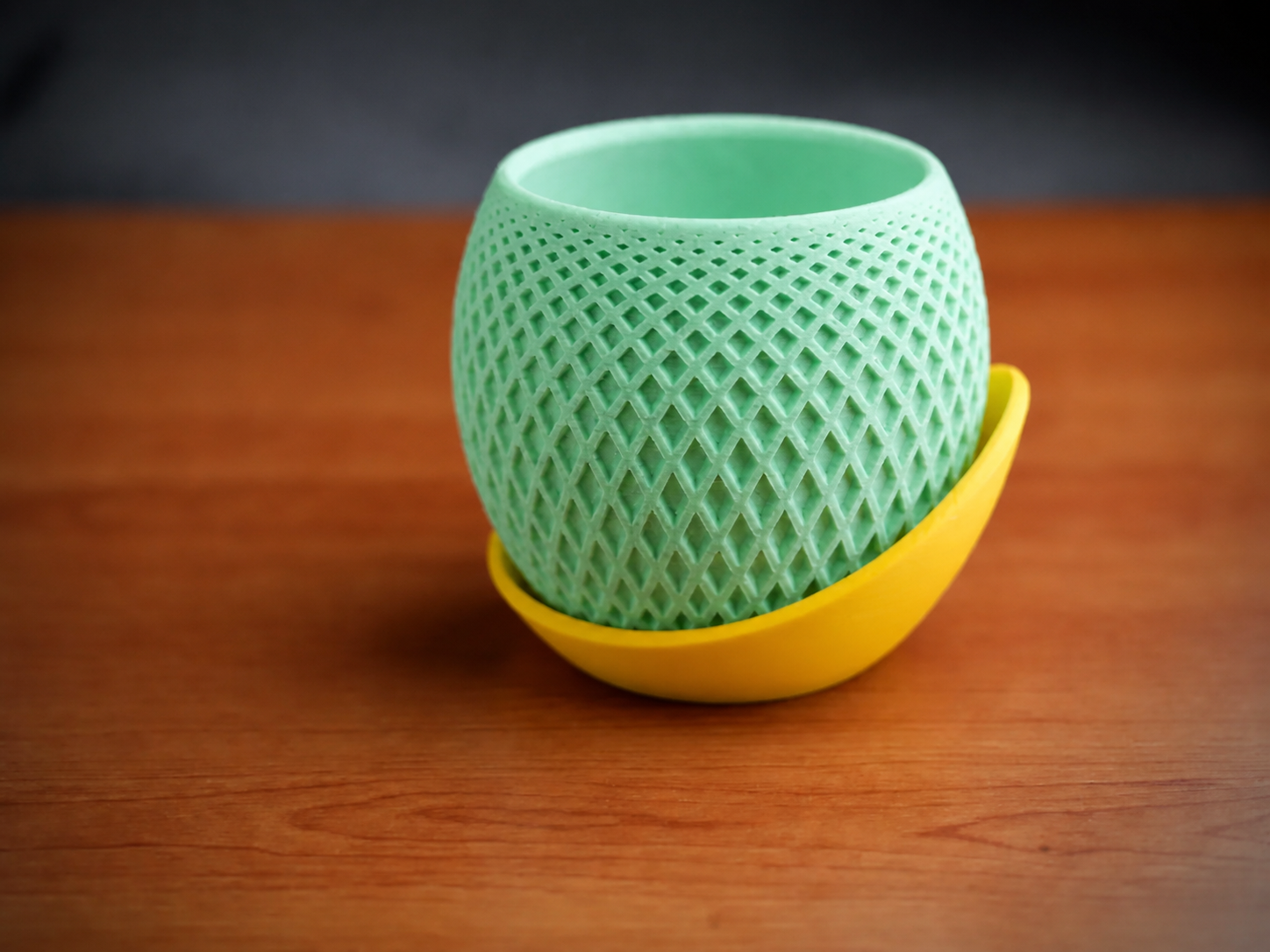 Küre Saksı – 3D Baskı Kafes Dokulu İki Parçalı Dekoratif Saksı - Mint-Sarı
