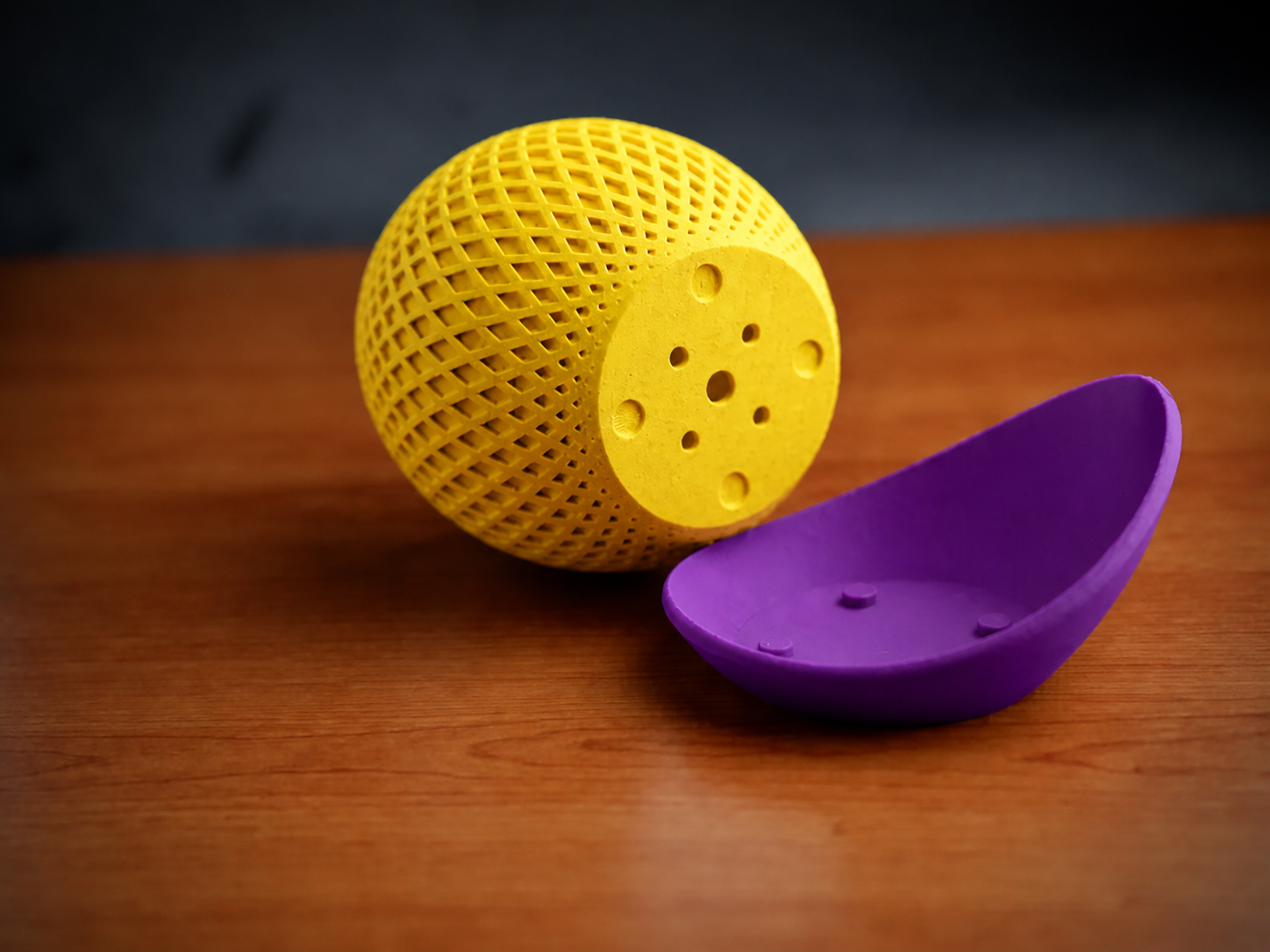Küre Saksı – 3D Baskı Kafes Dokulu İki Parçalı Dekoratif Saksı - Sarı-Mor - Görsel 2