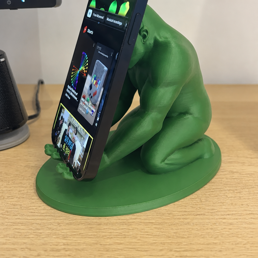 Goril Telefon Tutucu – 3D Baskı Kaslı Goril Masaüstü Telefon Standı-Yeşil