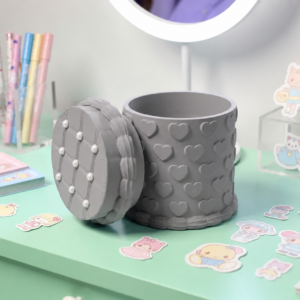 Kabartma Kalp Desenli Kapaklı Kalemlik – 3D Baskı Masaüstü Organizer - Gri