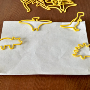 Dinozor Figürlü Kitap Ayracı ve Ataç Seti – 3D Baskı Karışık Desen - Sarı