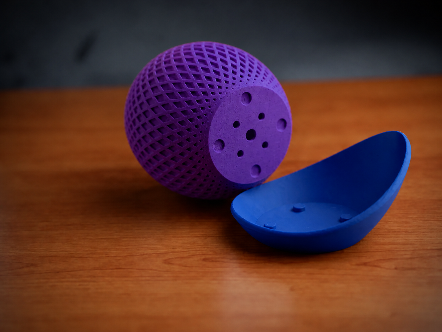 Küre Saksı – 3D Baskı Kafes Dokulu İki Parçalı Dekoratif Saksı - Mor-Mavi - Görsel 2