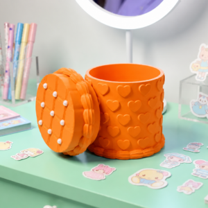 Kabartma Kalp Desenli Kapaklı Kalemlik – 3D Baskı Masaüstü Organizer - Turuncu