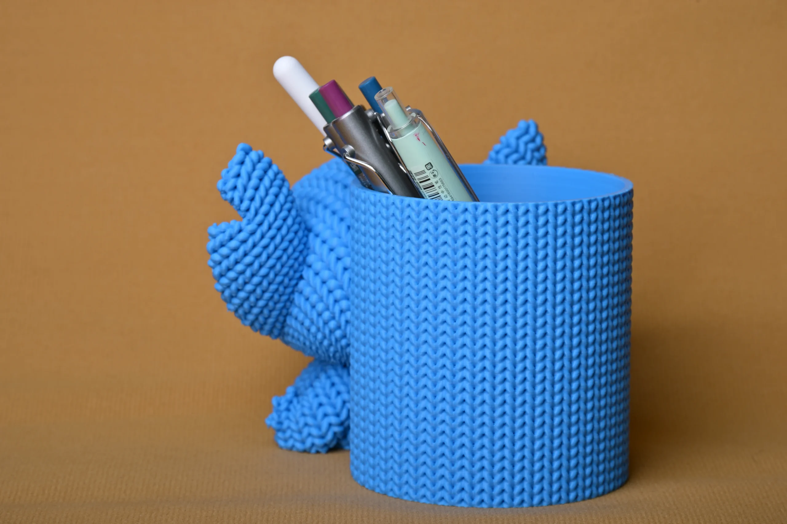 Knitted Kalemlik – 3D Baskı Sevimli Karakterli Masaüstü Kalem Organizeri-Mavi - Görsel 2