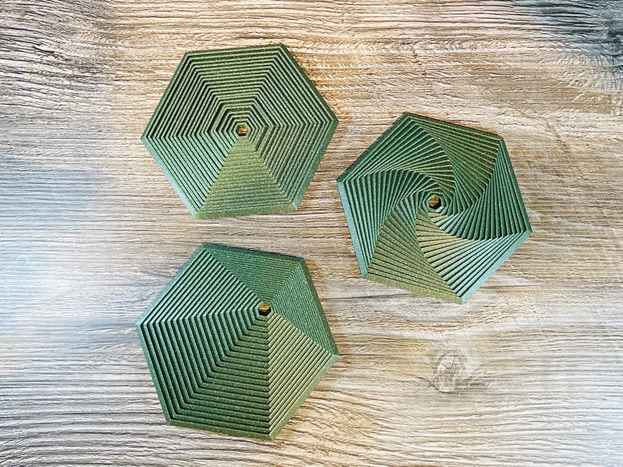 Super Fidget Coaster Seti – 3D Baskı Altıgen Desenli Bardak Altlığı ve Tutucu-Yeşil - Görsel 2
