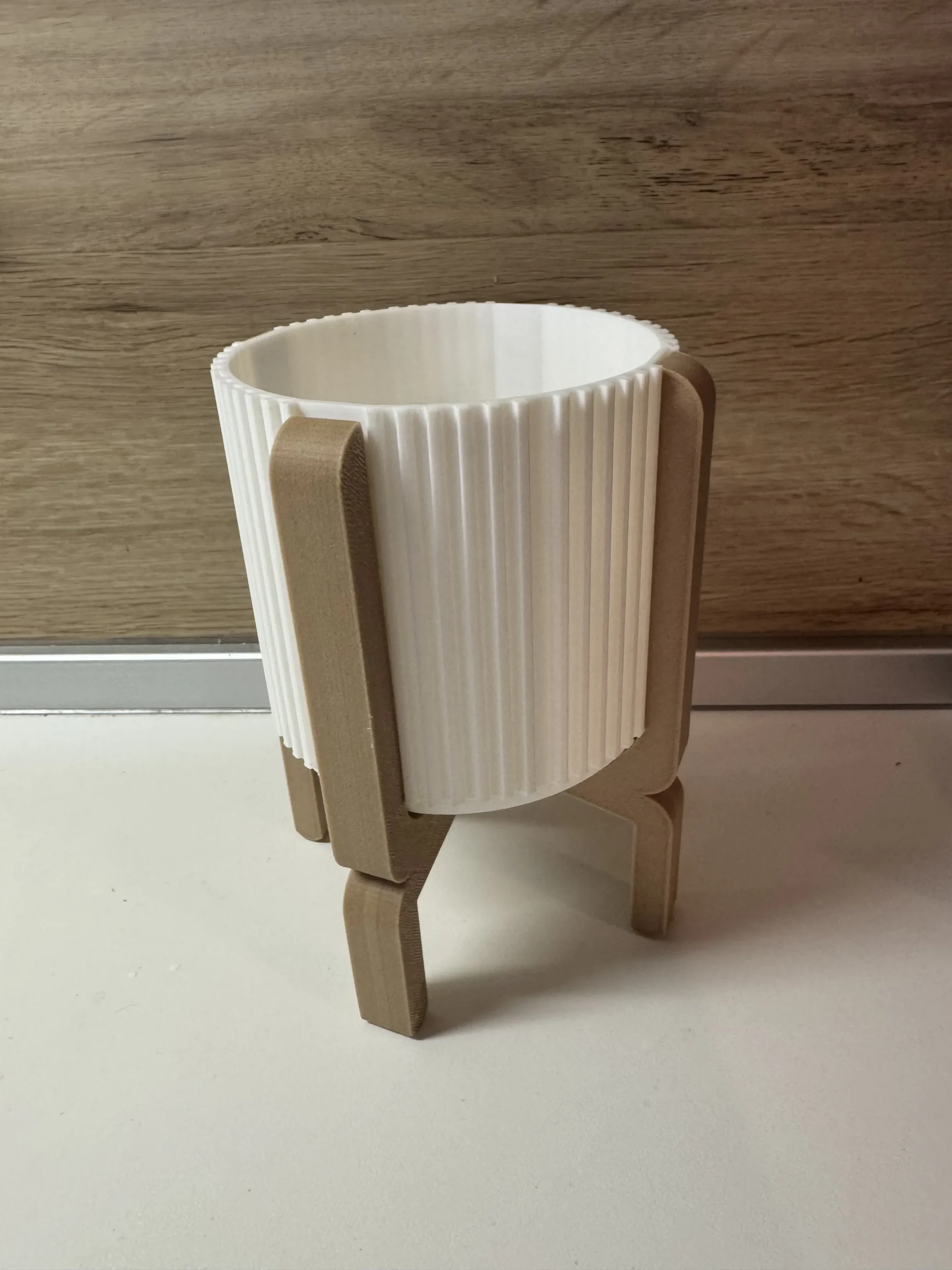 Ayaklı Çizgili Saksı – 3D Baskı Bej Standlı Dekoratif Saksı - Beyaz - Görsel 2