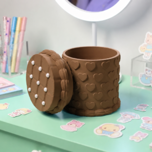 Kabartma Kalp Desenli Kapaklı Kalemlik – 3D Baskı Masaüstü Organizer - Kahverengi