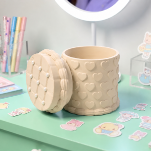 Kabartma Kalp Desenli Kapaklı Kalemlik – 3D Baskı Masaüstü Organizer - Bej