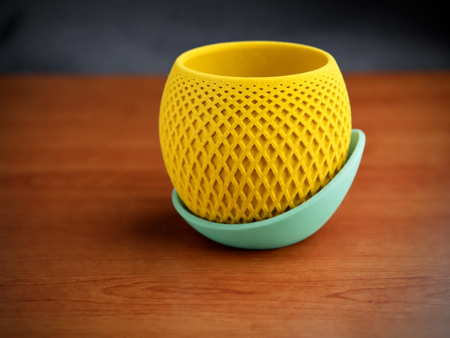 Küre Saksı – 3D Baskı Kafes Dokulu İki Parçalı Dekoratif Saksı - Sarı-Mint