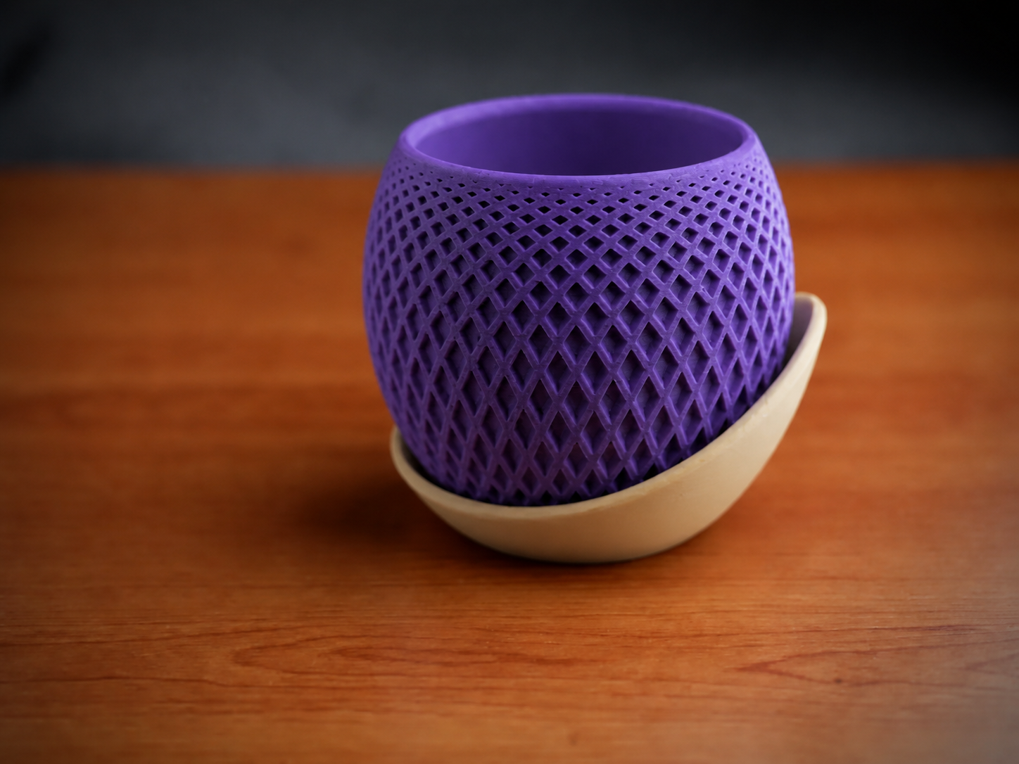 Küre Saksı – 3D Baskı Kafes Dokulu İki Parçalı Dekoratif Saksı - Mor-Bej