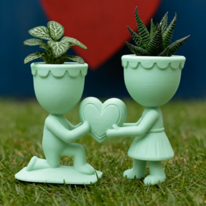 Aşk Saksısı – 3D Baskı Kalp Tutan Çift Figürlü Dekoratif Saksı - Mint