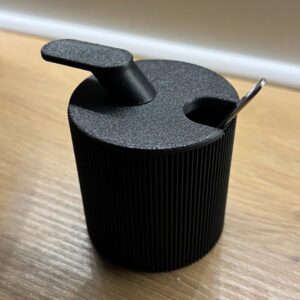 2'li Kaşıklı Şekerlik Baharatlık Seti Kapaklı Fitilli Dekoratif Mutfak Sunum Kabı 7x7 cm – 3D Baskı