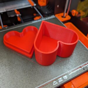 Kalp Şeklinde Kapaklı Hediye Kutusu Dekoratif Takı Yüzük Saklama Kutusu Sevgililer Günü 10x10x5 cm – 3D Baskı