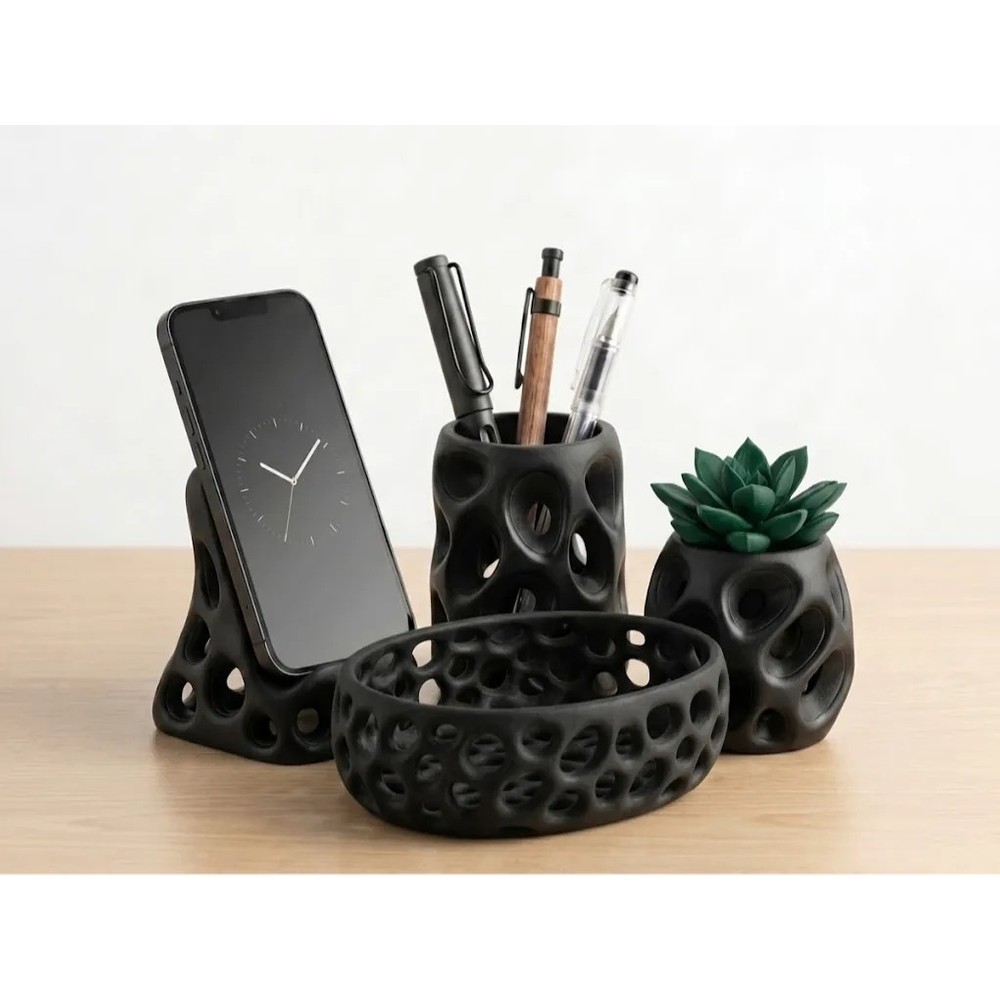 Organik Delikli Masaüstü Set – Telefon Standı, Kalemlik, Tepsi, Mini Saksı (4 Parça)